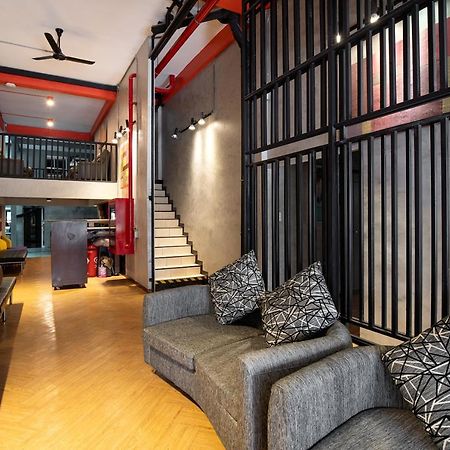 Buri Hostel Бангкок Екстер'єр фото