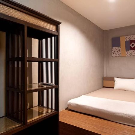 Buri Hostel Бангкок Екстер'єр фото