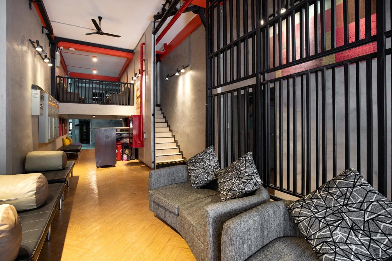 Buri Hostel Бангкок Екстер'єр фото